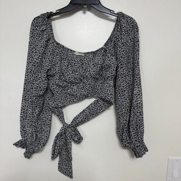 Altar'd State Women's Black White Blouse Small Tie Back Boho Romantic Cropped - Picture 3 of 8